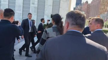 — Когда в Москву? — На ракете, бл**