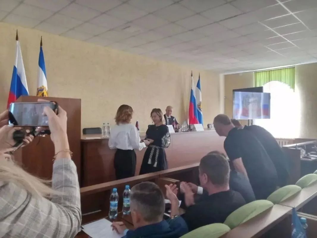 Три года назад начала свою работу Херсонская областная Дума первого созыва Три года назад начала свою работу Херсонская областная Дума первого созыва
