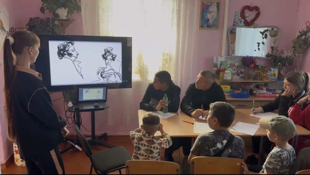 В Костогрызовском сельском клубе прошёл цикл творческих занятий в рамках второго этапа Пушкинского фестиваля «Таврийская лира» — «Осень вдохновения» В Костогрызовском сельском клубе прошёл цикл творческих занятий в рамках второго этапа Пушкинского фестиваля «Таврийская лира» — «Осень вдохновения»