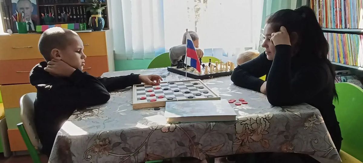 В Красноподольской библиотеке отметили Международный день шашек В Красноподольской библиотеке отметили Международный день шашек
