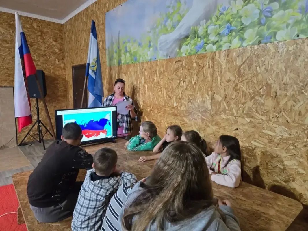25 сентября в сельских клубах прошли мероприятия, посвящённые Дню воссоединения ДНР, ЛНР, Запорожской и Херсонской областей с Российской Федерацией 25 сентября в сельских клубах прошли мероприятия, посвящённые Дню воссоединения ДНР, ЛНР, Запорожской и Херсонской областей с Российской Федерацией