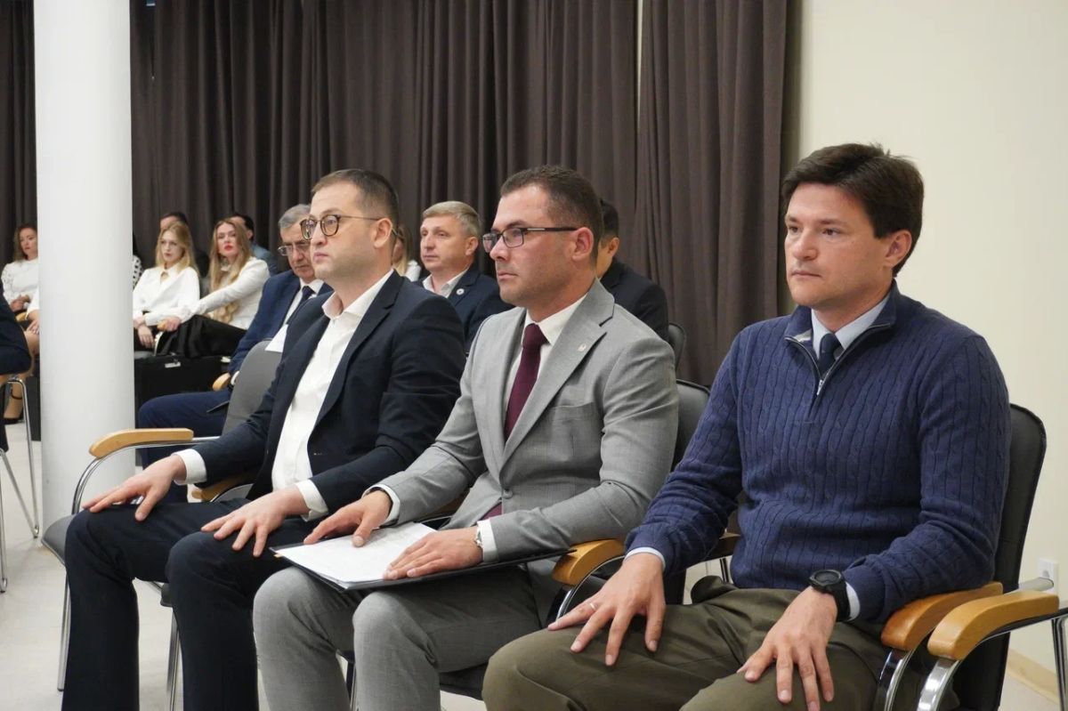 Министр промышленности и торговли Херсонской области Георгий Кириенко представил в областной Думе результаты работы по регулированию алкогольного рынка Министр промышленности и торговли Херсонской области Георгий Кириенко представил в областной Думе результаты работы по регулированию алкогольного рынка