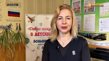 Представители "Единой России" поздравили коллектив Генического ясли-сада "Ивушка" с наступающим Днем работника дошкольного образования