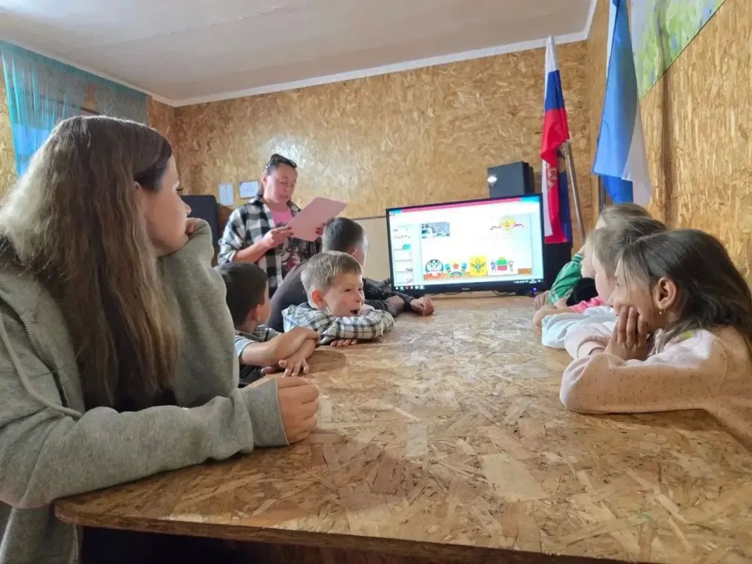 25 сентября в сельских клубах прошли мероприятия, посвящённые Дню воссоединения ДНР, ЛНР, Запорожской и Херсонской областей с Российской Федерацией 25 сентября в сельских клубах прошли мероприятия, посвящённые Дню воссоединения ДНР, ЛНР, Запорожской и Херсонской областей с Российской Федерацией
