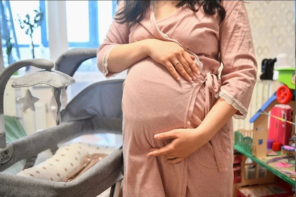 Восемь херсонских студенток получили пособие по беременности