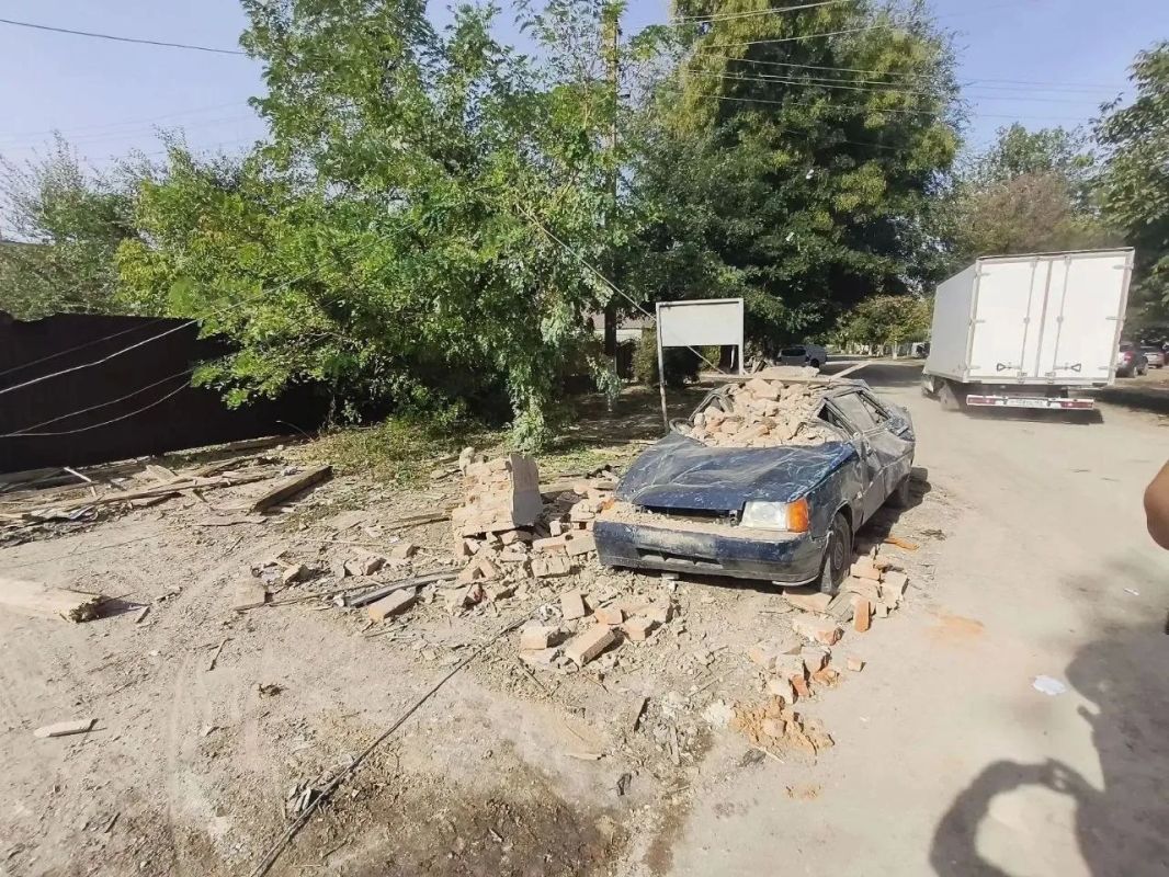 В Аскании-Нова погибли девушки 2004 и 2006 годов рождения в результате атаки ВСУ, заявил Владимир Сальдо В Аскании-Нова погибли девушки 2004 и 2006 годов рождения в результате атаки ВСУ, заявил Владимир Сальдо