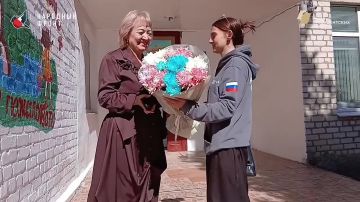 Молодежка Народного фронта поздравила коллектив Генического детского сада "Теремок" с Днем дошкольного работника