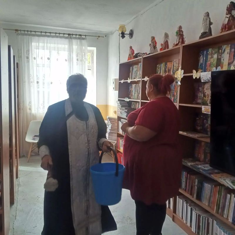 В Фёдоровке освятили библиотеку и комнату для творческих занятий В Фёдоровке освятили библиотеку и комнату для творческих занятий