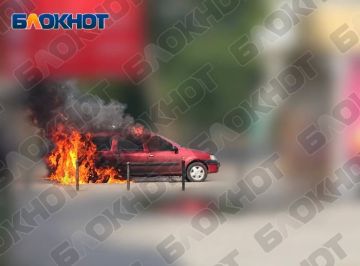 Автомобиль сгорел после удара ВСУ по Каховке