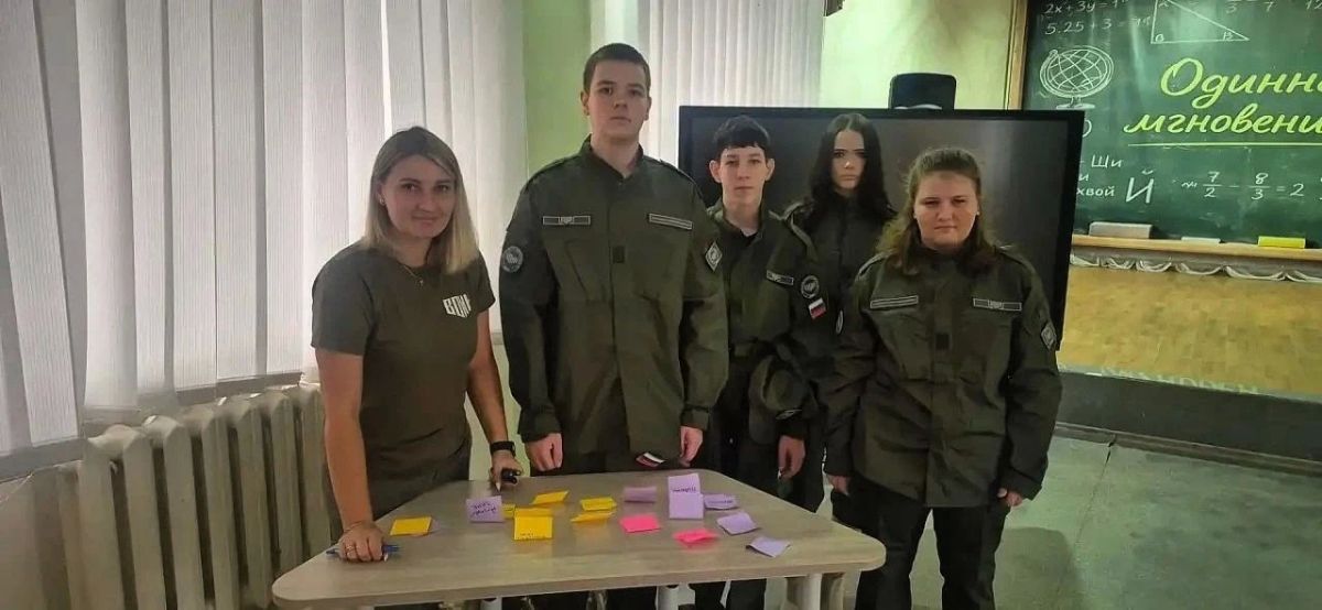 «Плечом к плечу»: первое занятие взвода филиала Центра «ВОИН» в Скадовской школе №1 «Плечом к плечу»: первое занятие взвода филиала Центра «ВОИН» в Скадовской школе №1