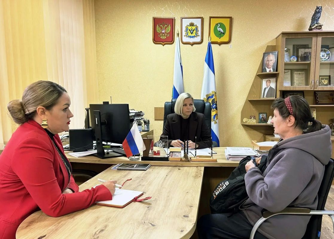 Провела приём граждан по личным вопросам Провела приём граждан по личным вопросам