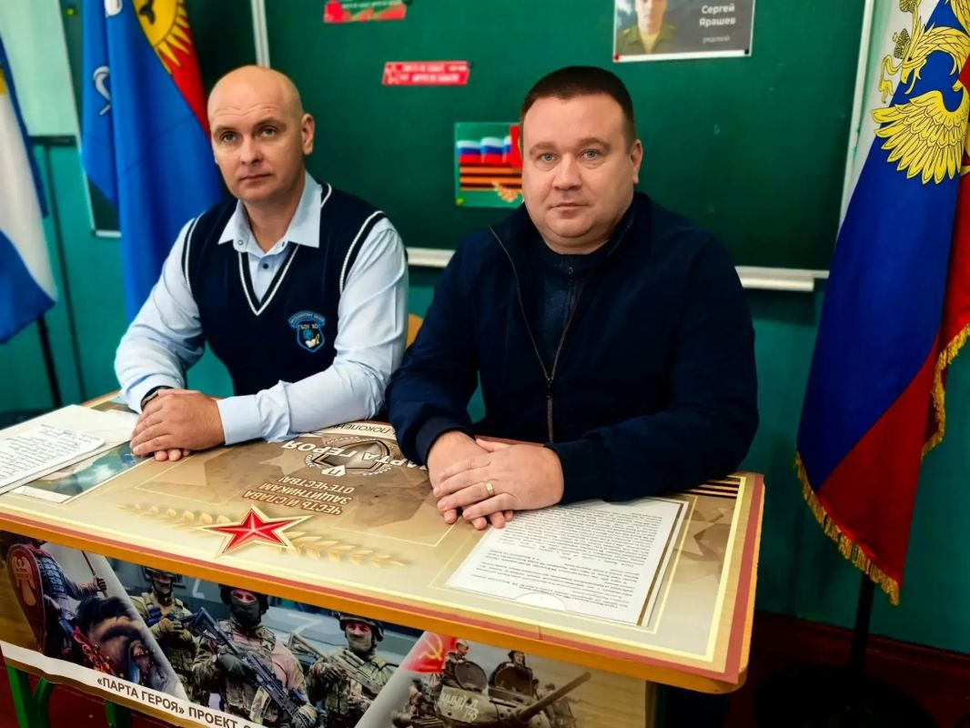 Виталий Титаренко: Сегодня я принял участие в торжественном открытии «Парты Героя» в Круглоозерской школе Виталий Титаренко: Сегодня я принял участие в торжественном открытии «Парты Героя» в Круглоозерской школе