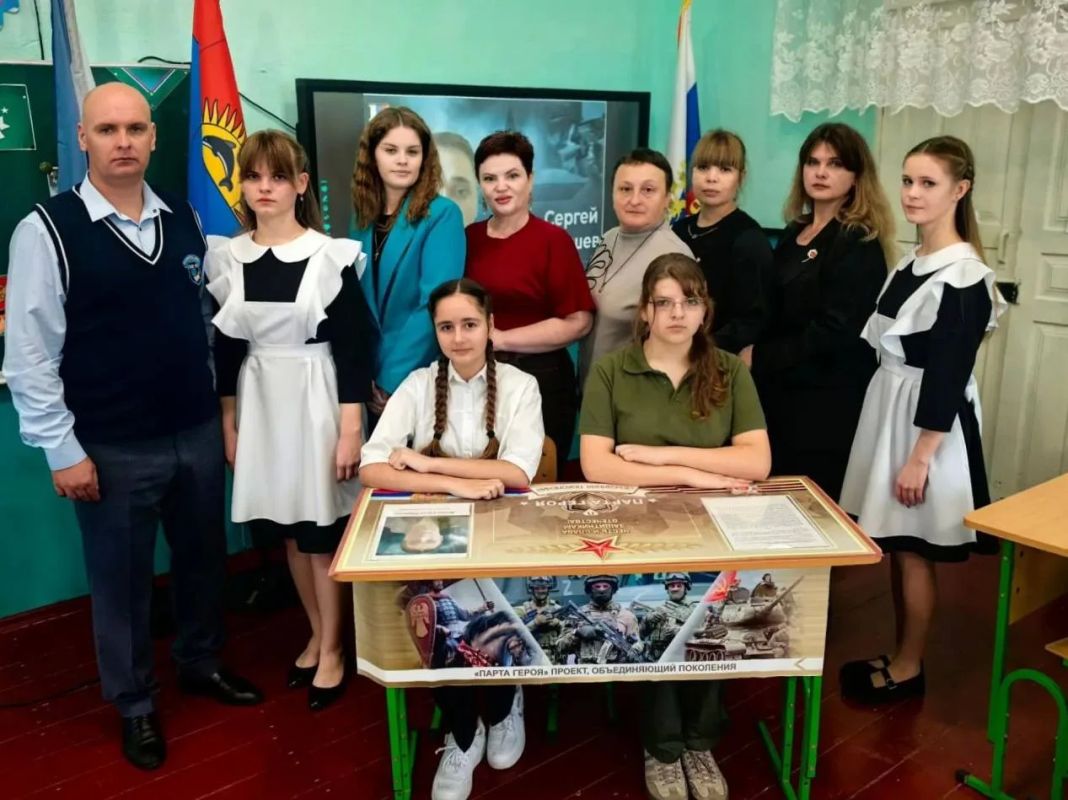 В Круглоозерской школе открыли "Парту Героя", посвященную бойцу СВО Сергею Ярашеву