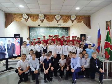 Праздничное мероприятие, посвящённое Дню воссоединения с Россией, в Скадовской школе