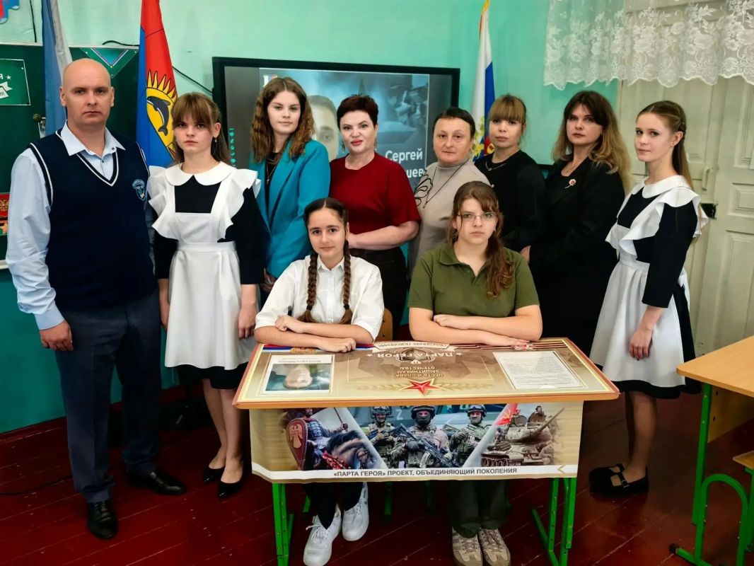 В Круглоозерской школе открыли «Парту Героя», посвященную Сергею Ярашеву В Круглоозерской школе открыли «Парту Героя», посвященную Сергею Ярашеву