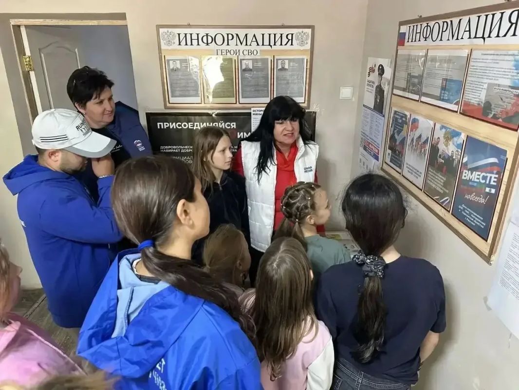 «Вместе навсегда». В Вольновском Доме культуры открылась тематическая выставка «Вместе навсегда». В Вольновском Доме культуры открылась тематическая выставка