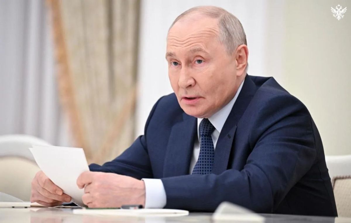 Владимир Путин: избирательные комиссии Донбасса и Новороссии проявили мужество и героизм