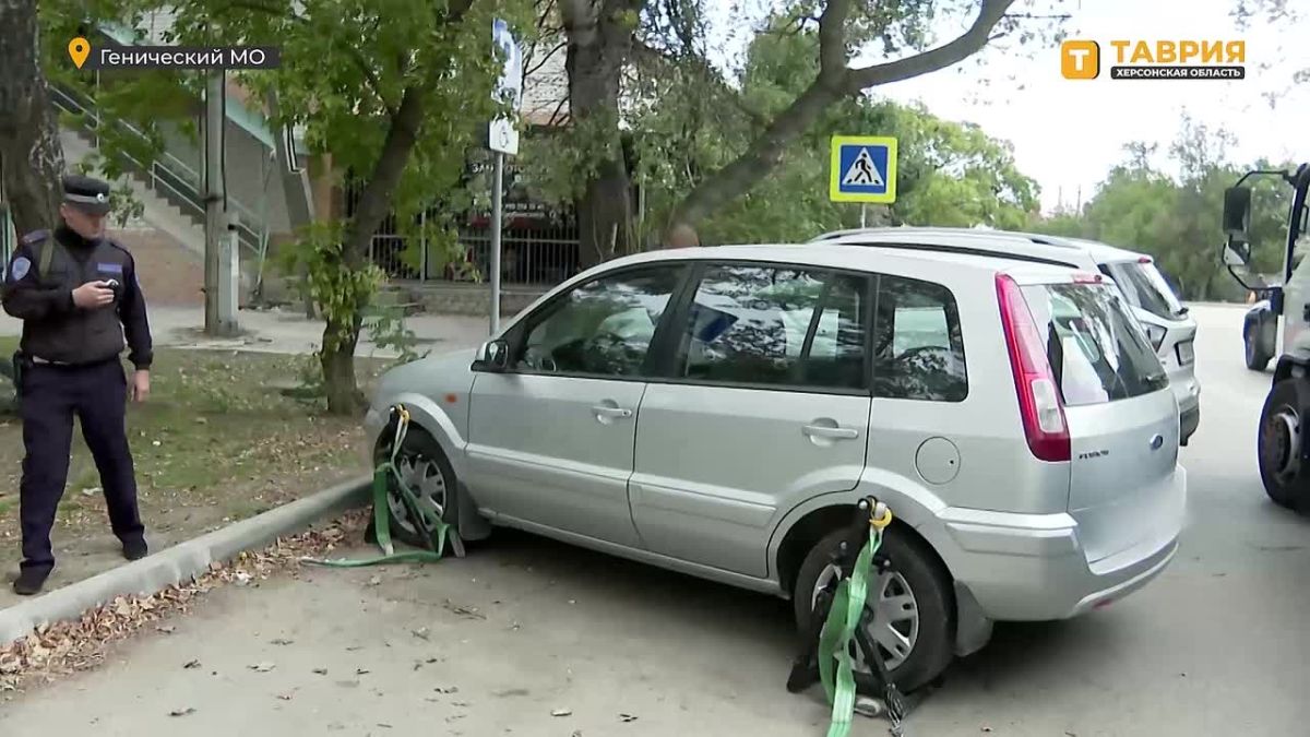 На улицах Геническа усилили контроль за соблюдением правил парковки автомобилей, сообщили в Госавтоинспекции