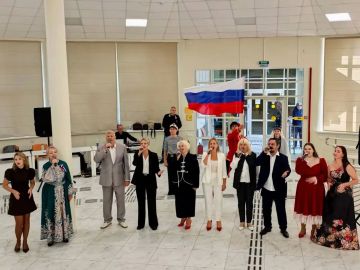 Херсонская областная филармония дала концерт в правительственном квартале накануне Дня воссоединения Донбасса и Новороссии с Российской Федерацией
