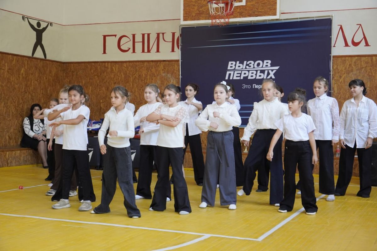 В преддверии Дня воссоединения провели в Генической школе № 4 «Вызов Первых» В преддверии Дня воссоединения провели в Генической школе № 4 «Вызов Первых»