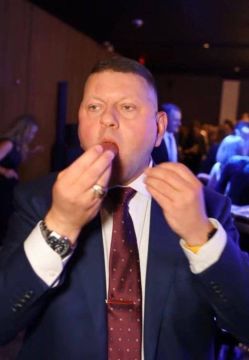«Пана генерала ще можна вивести з села, але село з пана генерала — ніколи»: Залужного раскритиковали на украинских ресурсах за странное фото