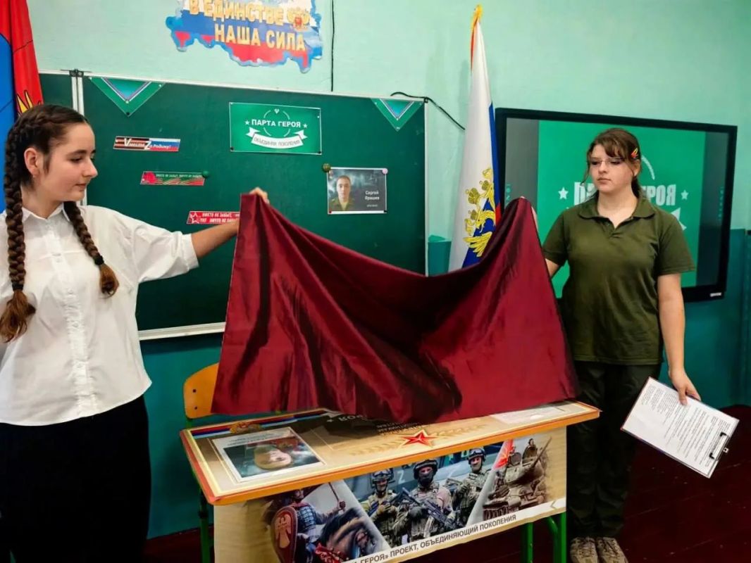 В Круглоозерской школе открыли "Парту Героя", посвященную бойцу СВО Сергею Ярашеву В Круглоозерской школе открыли "Парту Героя", посвященную бойцу СВО Сергею Ярашеву