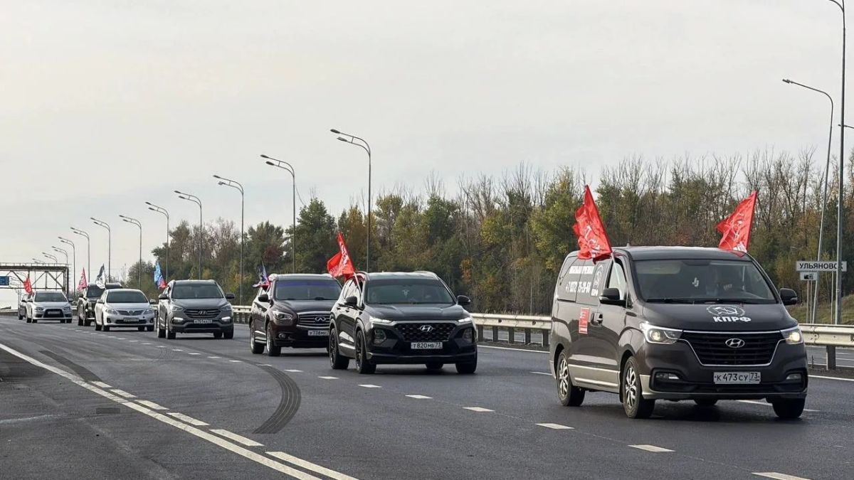 В День воссоединения исторических регионов с Россией вместе с заместителем Председателя Херсонской областной Думы Рамилем Замалетдиновым передал поздравительный адрес губернатору Херсонской области Владимиру Сальдо в... В День воссоединения исторических регионов с Россией вместе с заместителем Председателя Херсонской областной Думы Рамилем Замалетдиновым передал поздравительный адрес губернатору Херсонской области Владимиру Сальдо в...
