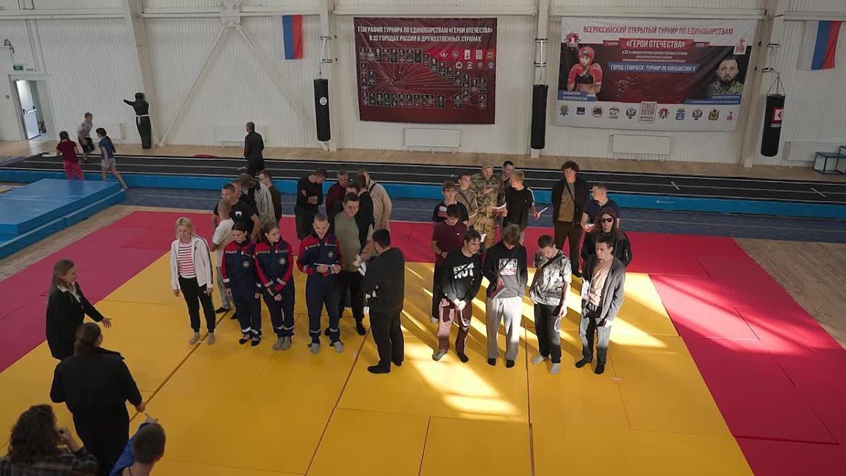 Владимир Сальдо: Молодёжь Херсонщины присоединилась к всероссийскому флешмобу «Мы едины и непобедимы!»