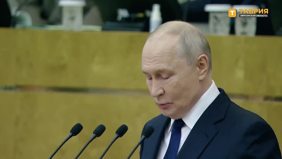 Законодательство должно отвечать требованиям времени, служить людям и раскрывать потенциал всех регионов — от Дальнего Востока и Сибири до Донбасса и Кавказа, подчеркнул Президент России