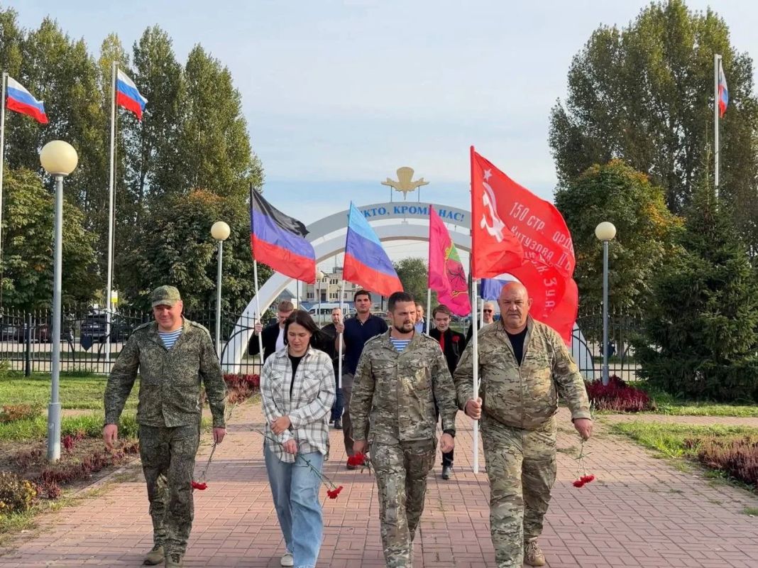 В День воссоединения исторических регионов с Россией вместе с заместителем Председателя Херсонской областной Думы Рамилем Замалетдиновым передал поздравительный адрес губернатору Херсонской области Владимиру Сальдо в... В День воссоединения исторических регионов с Россией вместе с заместителем Председателя Херсонской областной Думы Рамилем Замалетдиновым передал поздравительный адрес губернатору Херсонской области Владимиру Сальдо в...