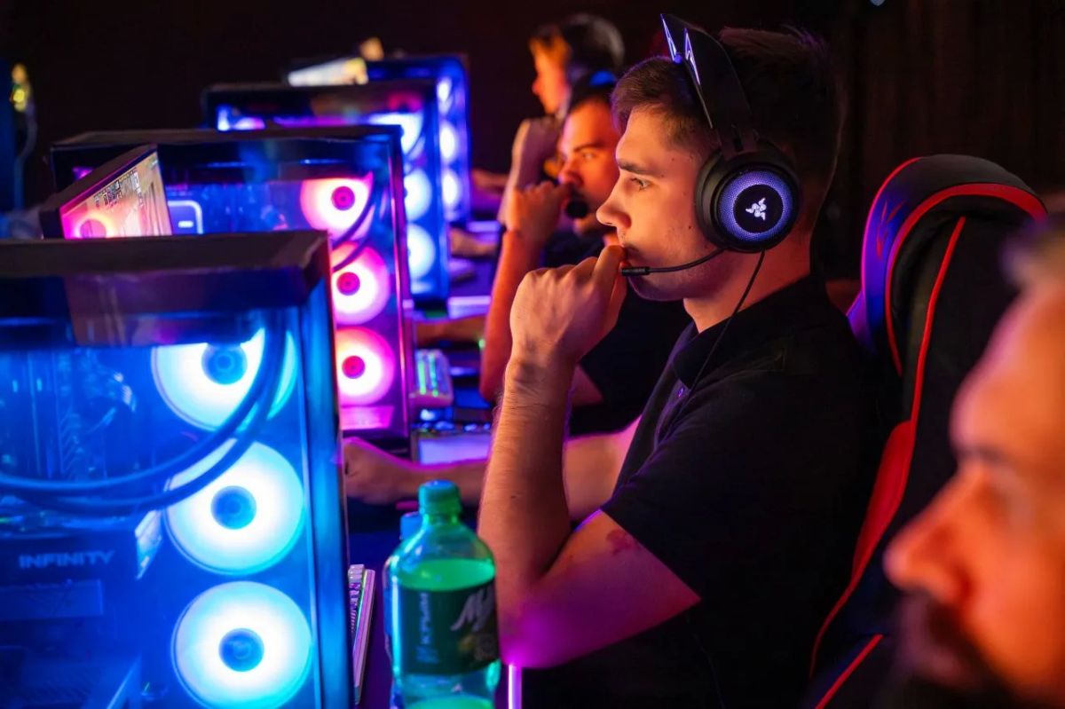 Кто тут лучший в Counter-Strike? Молодёжь Херсонщины выясняла это на кибертурнире в День воссоединения