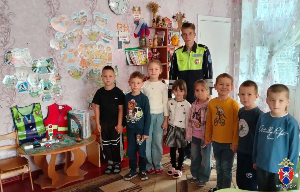 В Новотроицком округе Херсонской области сотрудники Госавтоинспекции провели профилактическое занятие с детсадовцами
