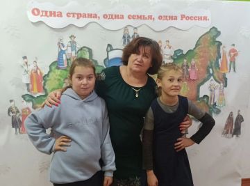 В Богдановском сельском клубе прошёл час истории «Одна страна, одна семья, одна Россия»