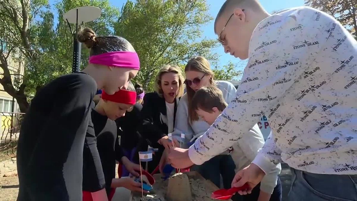 День воссоединения отметили в Алешкинском детском доме