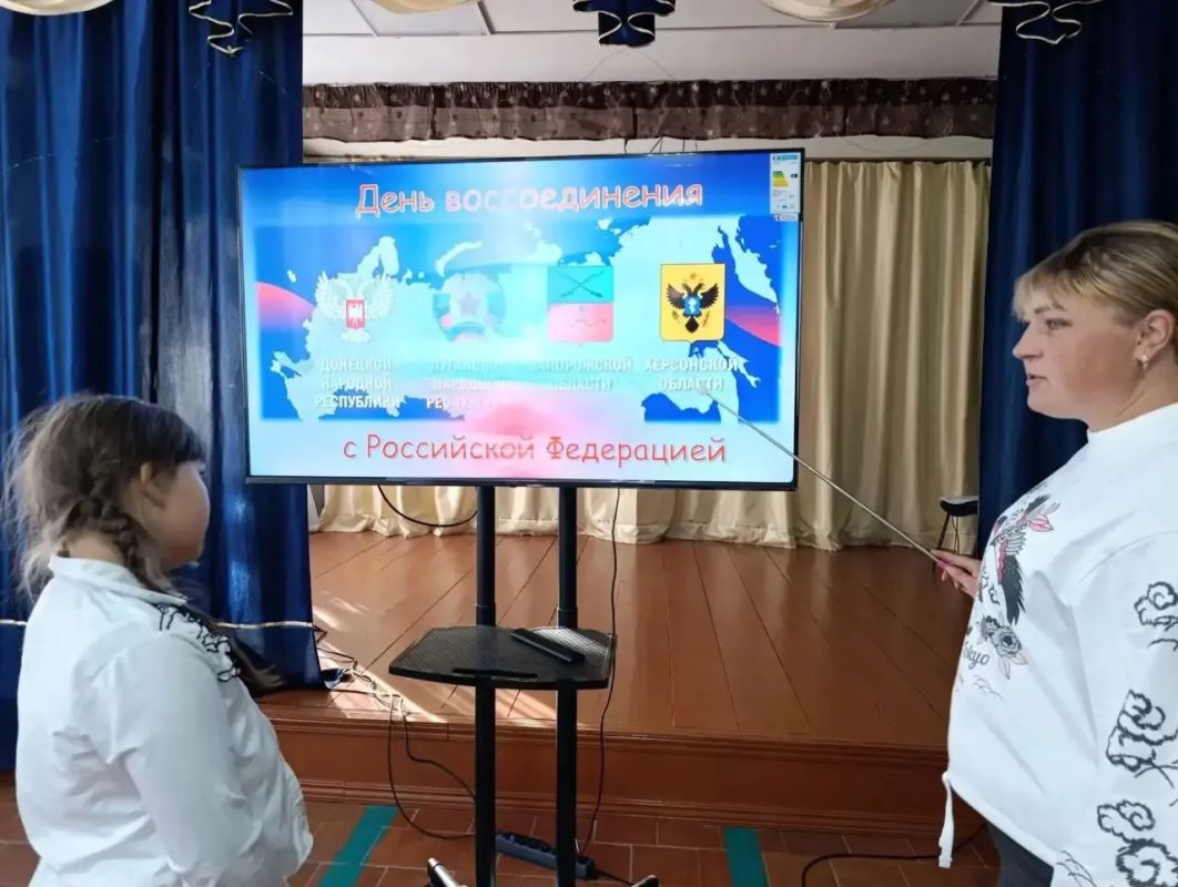 В сельском клубе села Ивановка состоялось информационно-просветительское мероприятие, посвященное Дню воссоединения Донецкой и Луганской Народных Республик, Запорожской и Херсонской областей с Российской Федерацией