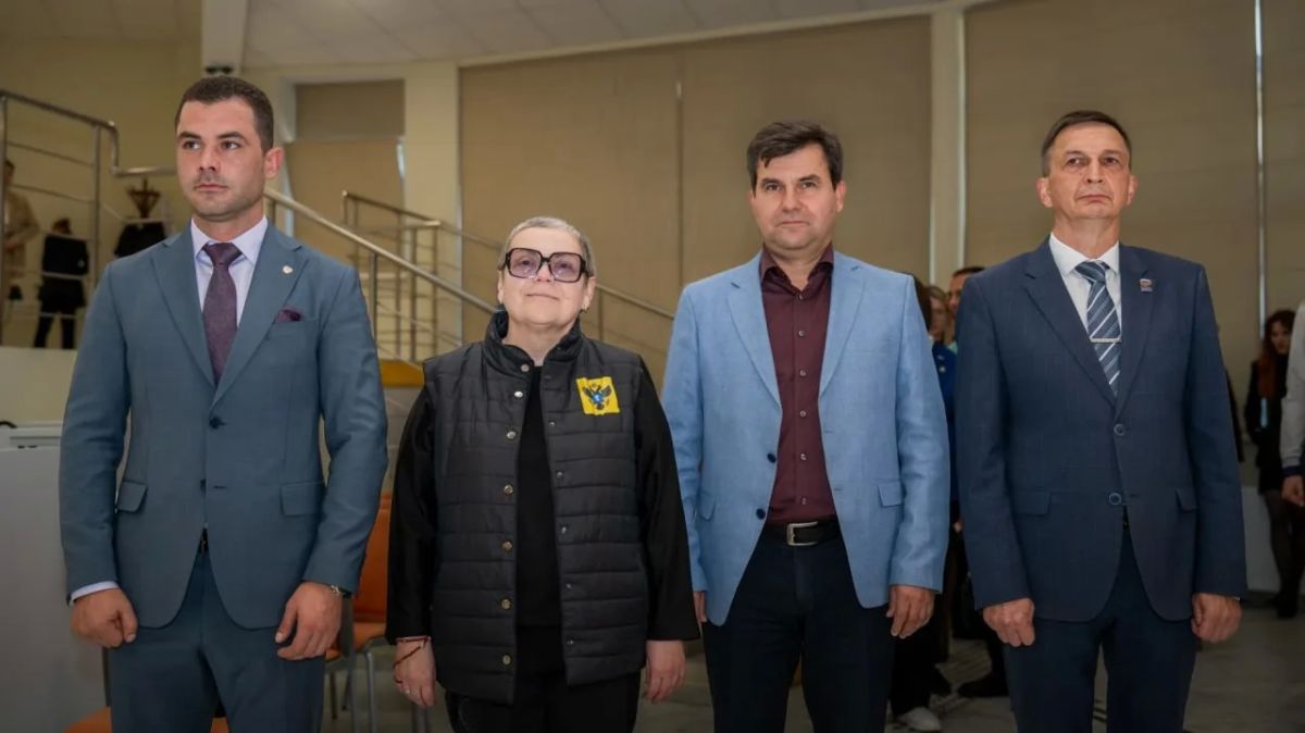Концерт, награды и оркестр: в Счастливцеве отметили День воссоединения Концерт, награды и оркестр: в Счастливцеве отметили День воссоединения