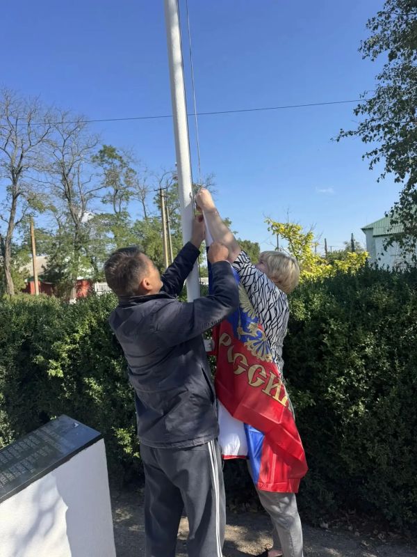Виталий Титаренко: В Добропольском территориальном управлении состоялось торжественное поднятие флагов Виталий Титаренко: В Добропольском территориальном управлении состоялось торжественное поднятие флагов