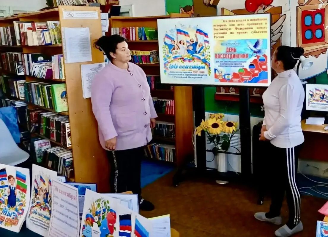 В Александровской библиотеке состоялись тематические мероприятия ко Дню воссоединения Донбасса и Новороссии с Россией — дате, которая стала символом национального единства и исторической правды В Александровской библиотеке состоялись тематические мероприятия ко Дню воссоединения Донбасса и Новороссии с Россией — дате, которая стала символом национального единства и исторической правды