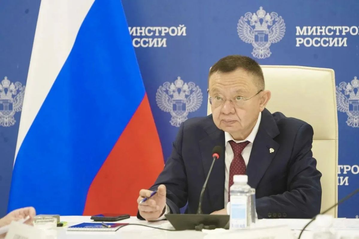 Глава Минстроя России Ирек Файзуллин провел еженедельное совещание с регионами и главными распорядителями бюджетных средств (ГРБС) Глава Минстроя России Ирек Файзуллин провел еженедельное совещание с регионами и главными распорядителями бюджетных средств (ГРБС)