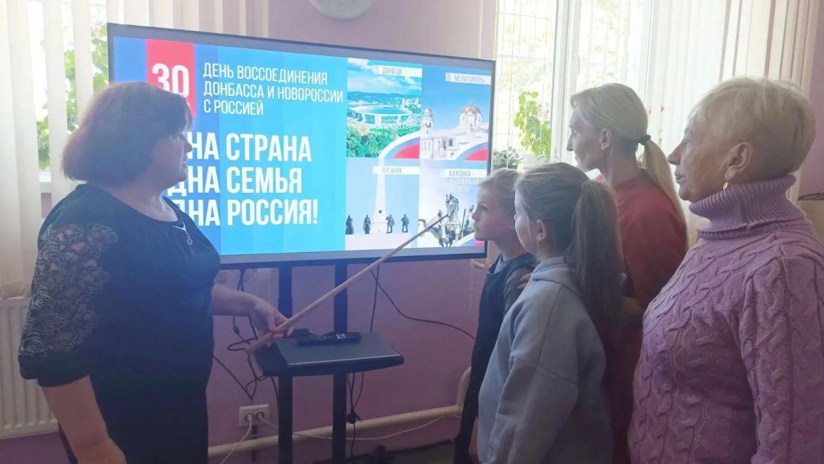 В Богдановском сельском клубе прошёл час истории «Одна страна, одна семья, одна Россия» В Богдановском сельском клубе прошёл час истории «Одна страна, одна семья, одна Россия»