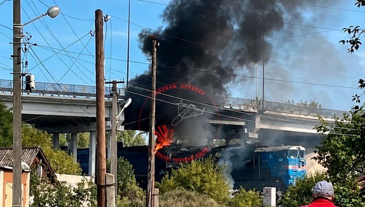 Сарны.. Сегодня в 12:40 с использованием реактивного БПЛА «Герань-4» был нанесен удар по локомотиву, пытавшемуся укрыться под путепроводом Сарны.. Сегодня в 12:40 с использованием реактивного БПЛА «Герань-4» был нанесен удар по локомотиву, пытавшемуся укрыться под путепроводом