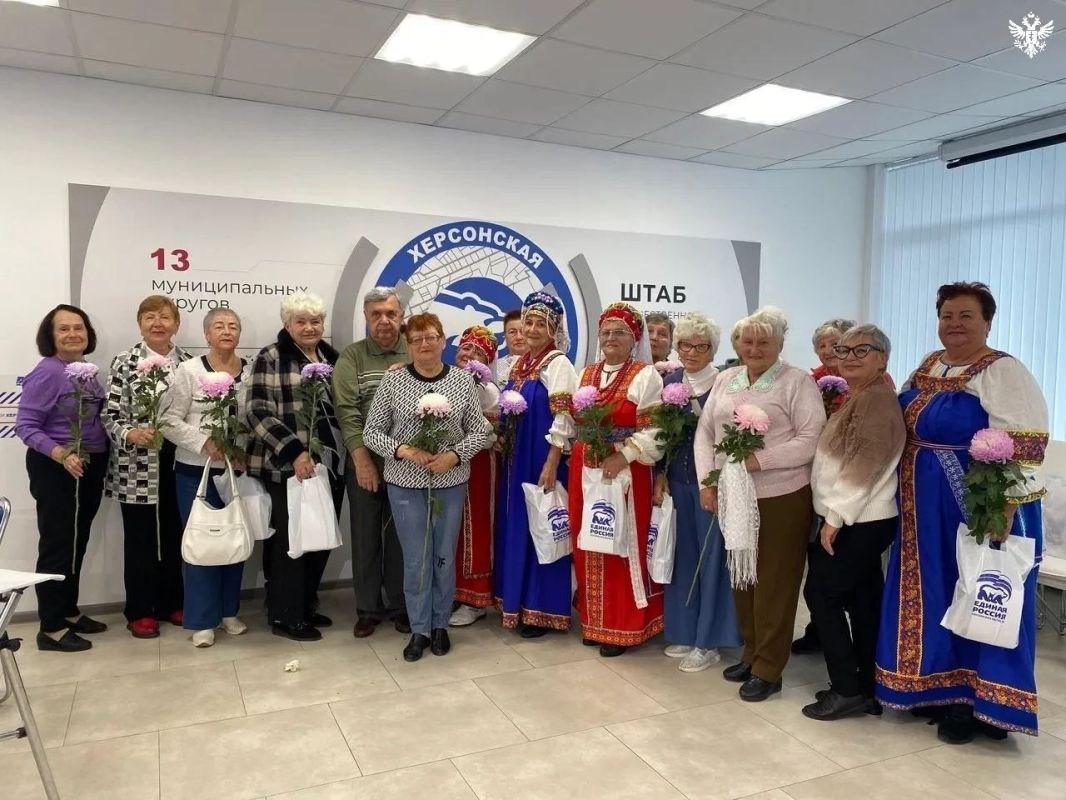 В Геническе для старшего поколения устроили праздник с музыкой и кино