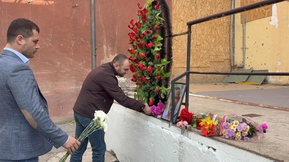 В Новокаховском округе почтили память Владимира Леонтьева В Новокаховском округе почтили память Владимира Леонтьева