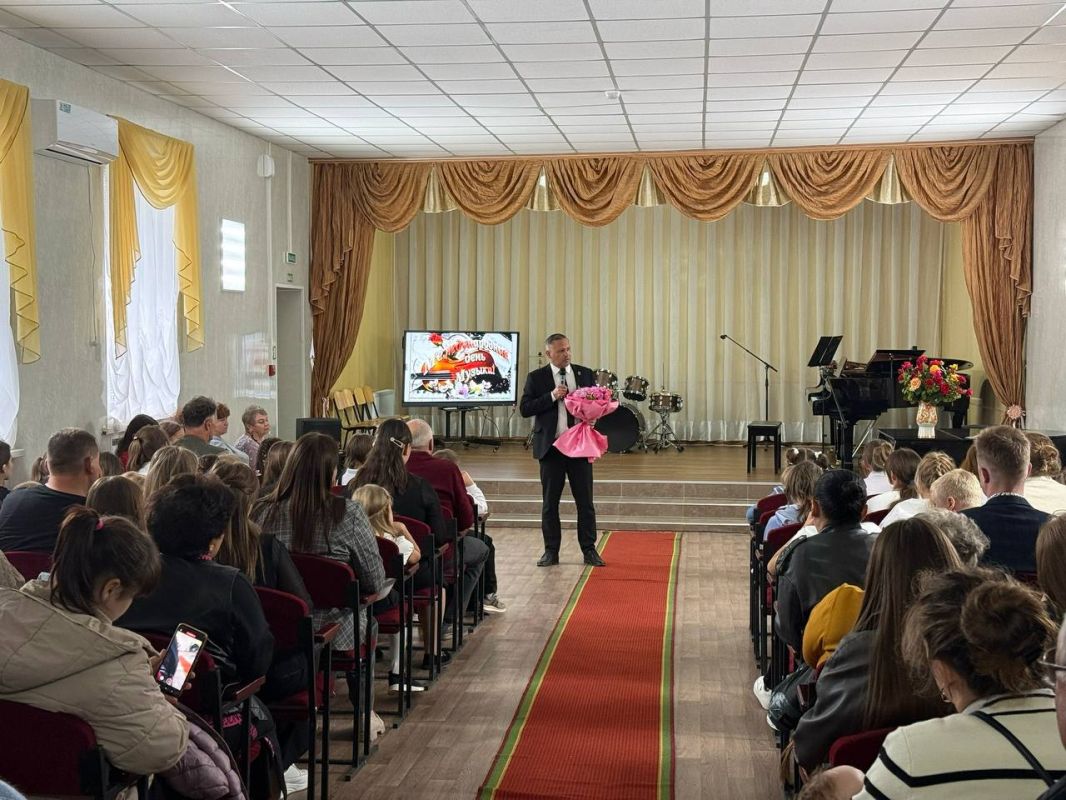 В Новотроицкой музыкальной школе прошёл праздничный концерт, посвящённый Международному дню музыки В Новотроицкой музыкальной школе прошёл праздничный концерт, посвящённый Международному дню музыки