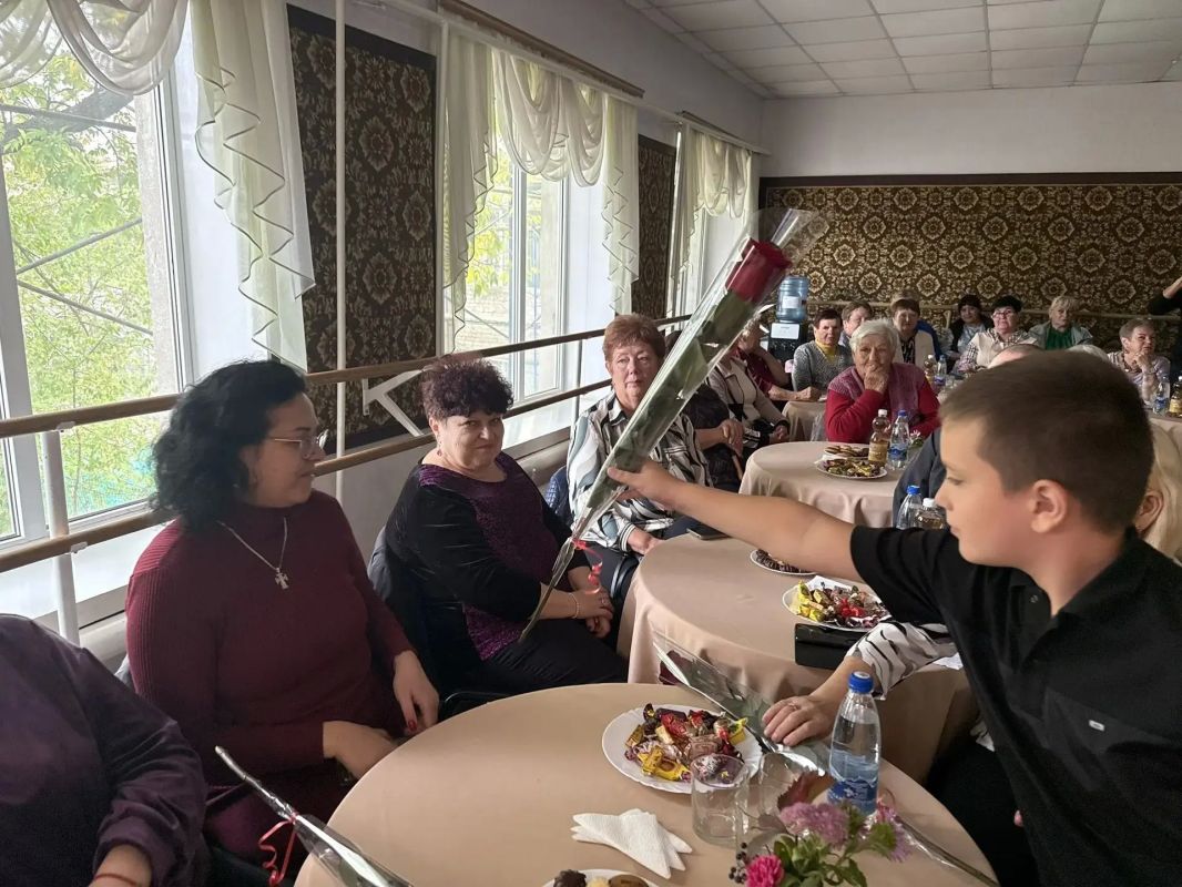 День мудрости и тепла. Сегодня в Новотроицком центре культуры и досуга было по-особенному уютно День мудрости и тепла. Сегодня в Новотроицком центре культуры и досуга было по-особенному уютно