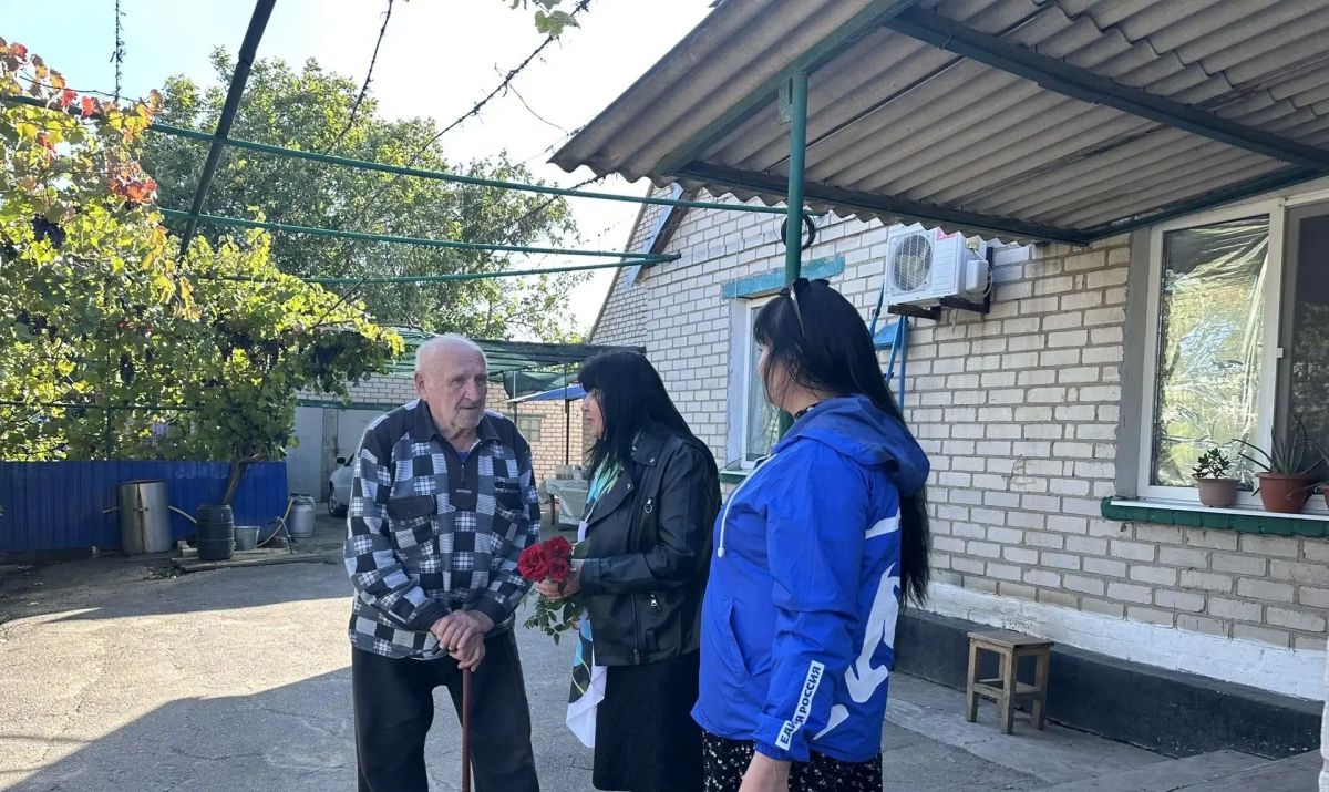 Эти песни помнят наизусть. В Вербах-Вольном поздравления ко Дню пожилых людей продолжились песнями Эти песни помнят наизусть. В Вербах-Вольном поздравления ко Дню пожилых людей продолжились песнями