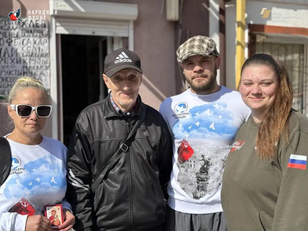 В День пожилого человека Снегири решили порадовать жителей Каховки вниманием и заботой В День пожилого человека Снегири решили порадовать жителей Каховки вниманием и заботой