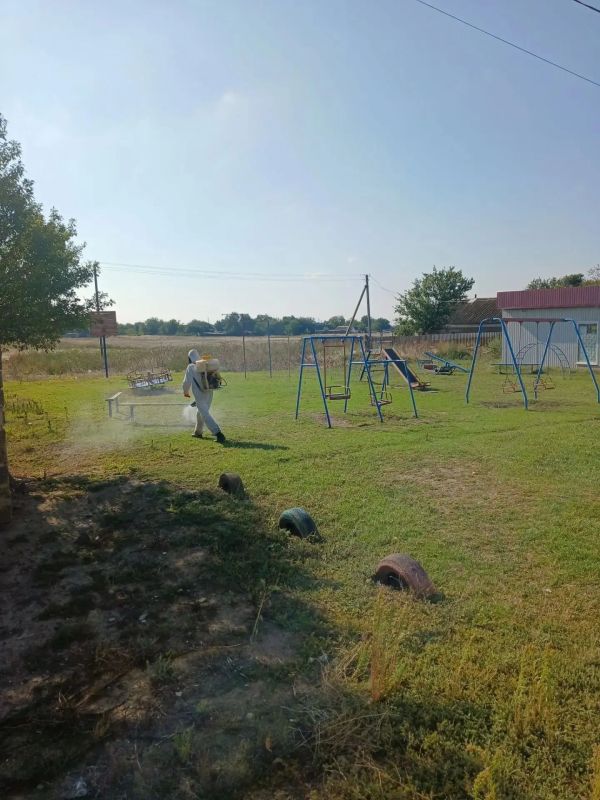 В населённых пунктах Чаплинского муниципального округа продолжаются работы по акарицидной обработке В населённых пунктах Чаплинского муниципального округа продолжаются работы по акарицидной обработке