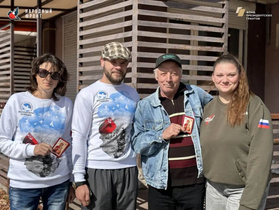 В День пожилого человека Снегири решили порадовать жителей Каховки вниманием и заботой В День пожилого человека Снегири решили порадовать жителей Каховки вниманием и заботой