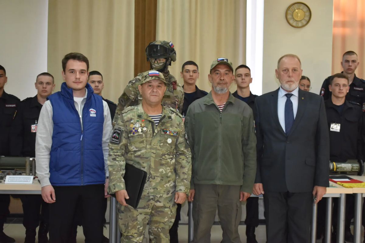 В Уфимском юридическом институте МВД России прошли мероприятия, посвящённые Дню воссоединения новых регионов с Российской Федерацией В Уфимском юридическом институте МВД России прошли мероприятия, посвящённые Дню воссоединения новых регионов с Российской Федерацией